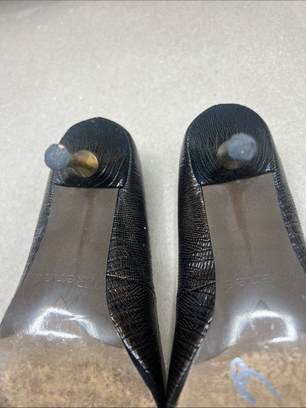 J.Renee Brown Pointed-Toe Pumps with Gold Cap Accent size 7/2 - Picture 8 of 12